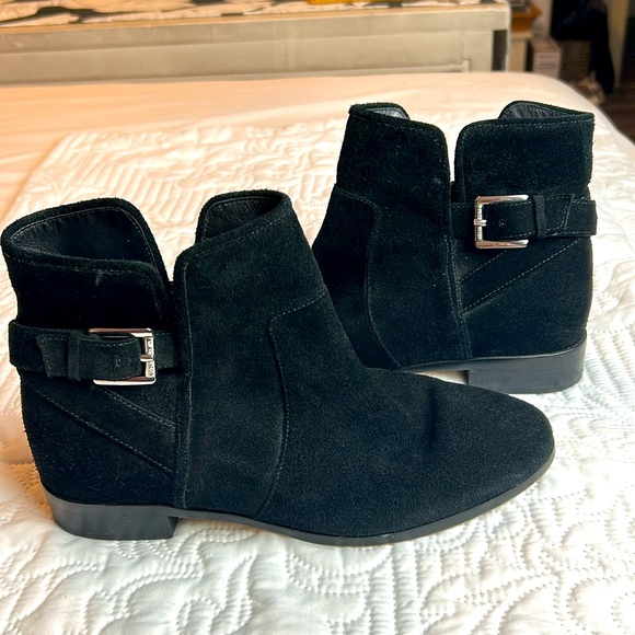 Michael Michael Kors Black suede bootie boots with buckle 8 M EUC Leather - Picture 3 of 16